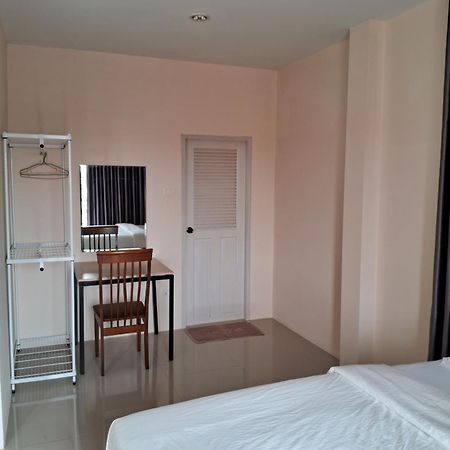 เคทู เกสเฮาส์ Hotel Chonburi Exterior foto